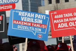 Memur-Sen’den bakanlık önünde ‘refah payı’ eylemi