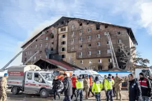 Özgür Özel, Bolu’da yanan otelin bilirkişi raporunu paylaştı