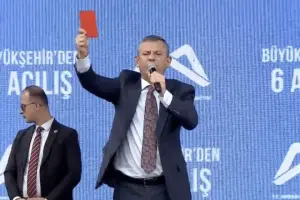 Özgür Özel 'büyük sürprizi' açıkladı: Sizleri Erdoğan'a kırmızı kart göstermeye davet ediyorum