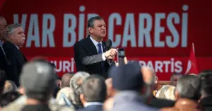 Özgür Özel: “Emekliyi bakana ezdirmeyecek milletvekillerinin vicdanına sesleniyorum: Yazıklar olsun böyle düzene"