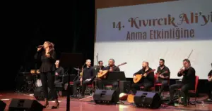 Sanatçı dostları Kıvırcık Ali’yi türküleriyle andı