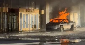 Tesla bomba gibi patladı: 1 kişi hayatını kaybetti