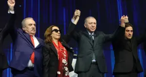 İki paradigma: Demokratik Türkiye ya da padişahlık