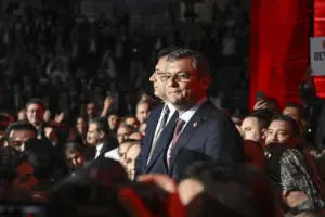 Muhalefetsiz toplum üstüne düşünceler ya da muhalefetin boğduğu muhalefet*