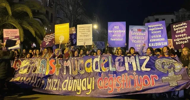 8 Mart’tan Sonra: Barikatların ardındaki sessizlik, inşa edilen rejim ve kadınların asla susmayan çığlığı 
