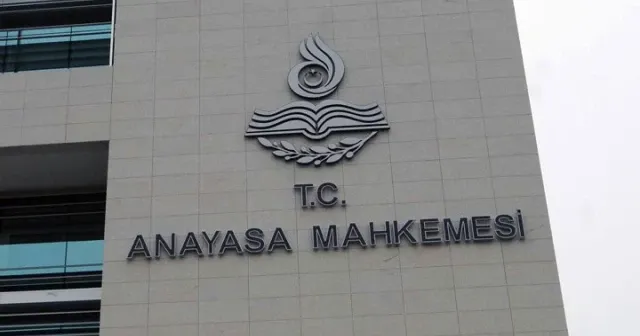 Anayasa Mahkemesi’nin 50 gün arayla verdiği iki farklı karar ne anlama gelmektedir?
