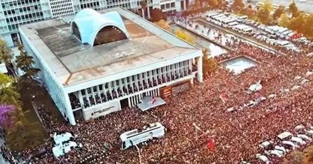 Farklı Farklı Yollardan Gelip, Aynı Meydanda Buluşanlar/Ya da Neden Sokaktayız?