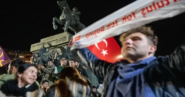 İktidar partisinin toplumdan kopuşu hızlandı