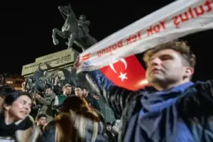 İktidar partisinin toplumdan kopuşu hızlandı