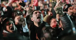 Neden kimse kimsenin değerlisine “Paçavra” demesin…