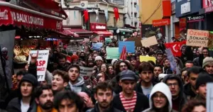 Siyaset kızıştı, ekonomi titriyor