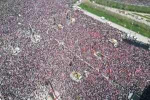 Uyuyan dev uyandı