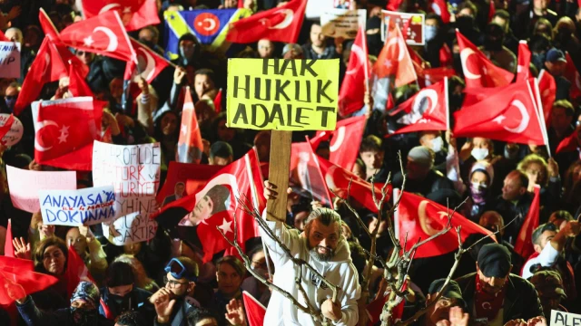 CHP’yi cunta üzerinden vurmanın dayanılmaz hafifliği