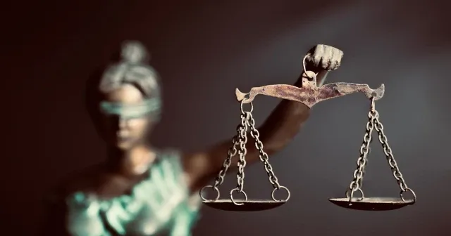 “İçimizde Kapanmayan Dava: Adalet, Bedel ve İnsan Kalbinin Tartısı”
