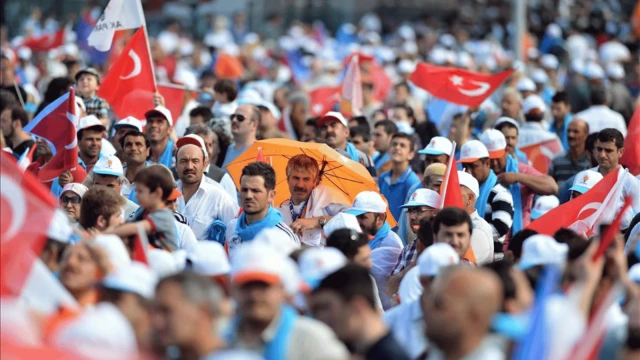 Siyaset/sizlik yol ayrımında...