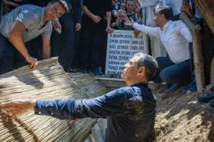 Bir dostu ölü götürmek