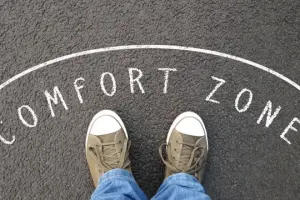 Konfor alanının sessiz zincirleri ve yolculuğun çağrısı 