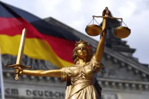 Aşırı sağın gölgesinde Alman yargısı 