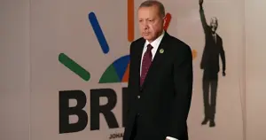 İki kapının arasında kalan ülke