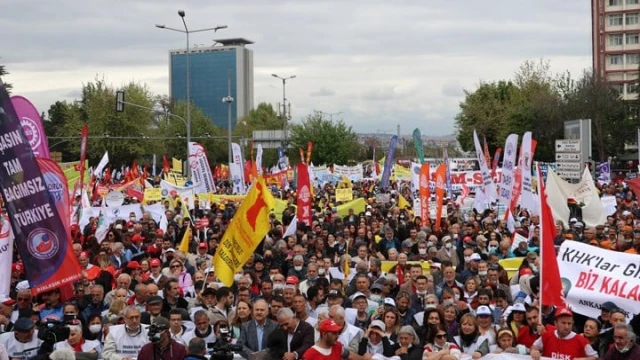 Biz ne yaşıyoruz, biz ne yapıyoruz?