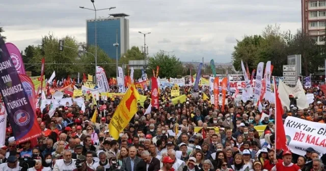 Biz ne yaşıyoruz, biz ne yapıyoruz?