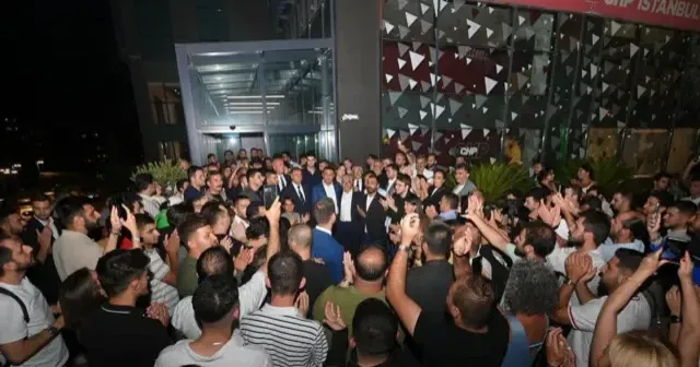 Siyaset, siyaseti tasfiye ediyor...
