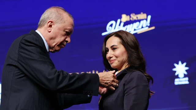 Parti değiştiren başkan, başkanlığı da bırakmalıdır!