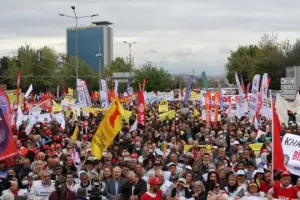 Biz ne yaşıyoruz, biz ne yapıyoruz?
