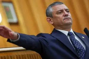 Dönüşen CHP, sol popülizm ve Özgür Özel