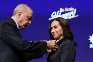 Parti değiştiren başkan, başkanlığı da bırakmalıdır!