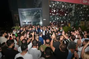 Siyaset, siyaseti tasfiye ediyor...