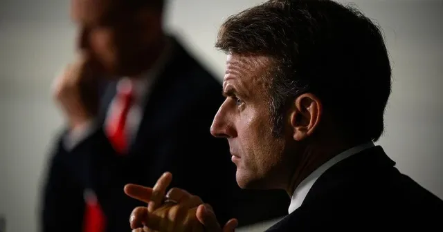 Macron emeklilik reformunun kıskacında