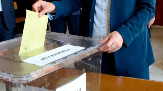 Demokrasinin bilişsel krizi