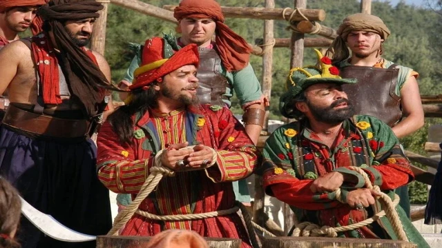 Hacivat Karagöz neden öldürüldüyse Ezel Akay o yüzden linç ediliyor