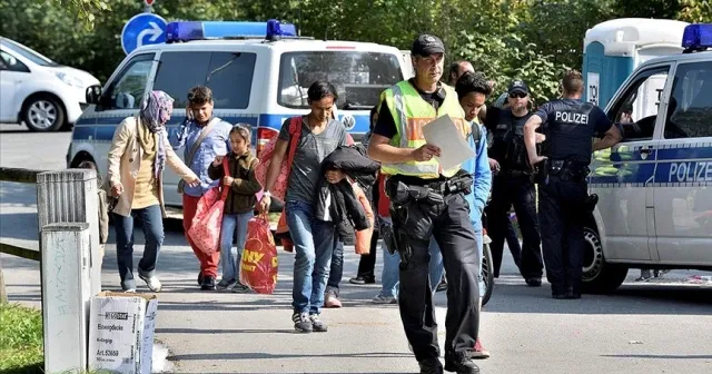 Almanya yeni hikâyenin eşiğinde: Göç, kimlik ve siyaset