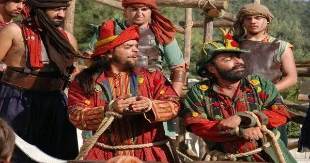 Hacivat Karagöz neden öldürüldüyse Ezel Akay o yüzden linç ediliyor