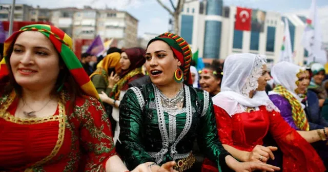 Kürtler davete icabet ediyorlar
