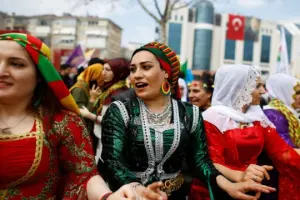 Kürtler davete icabet ediyorlar