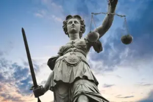 Siyasal söyleme giren yeni bir kavram: “Lawfare” / Hukuk yoluyla savaşım