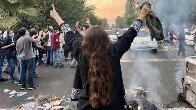 İran’daki “beka” mücadelesini hangi taraf kazanacak?