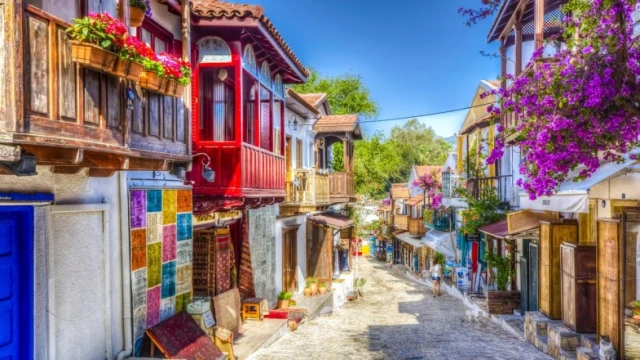 Yassah Kardeşim: Mortgage'sız konut piyasası ve çivit badanalı kent hayalleri.