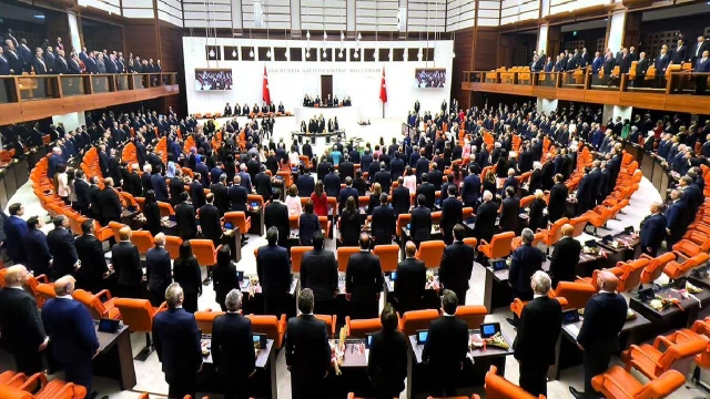 Demokrasi paketi önerisi