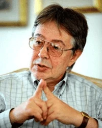 Akın Özçer