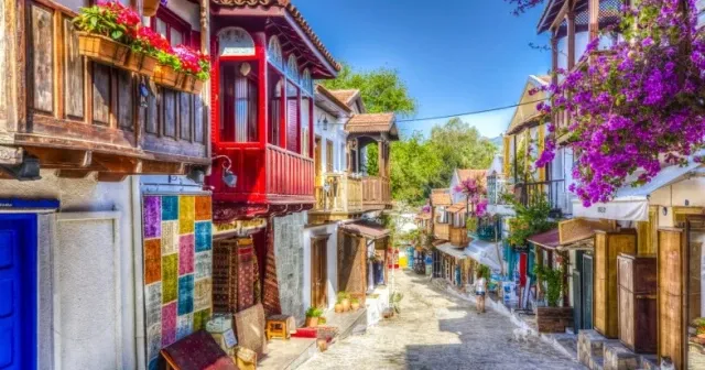 Yassah Kardeşim: Mortgage'sız konut piyasası ve çivit badanalı kent hayalleri.