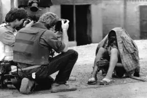 Yoksulluk pornosu*: Acının estetiği, vicdanın uyuşturucusu