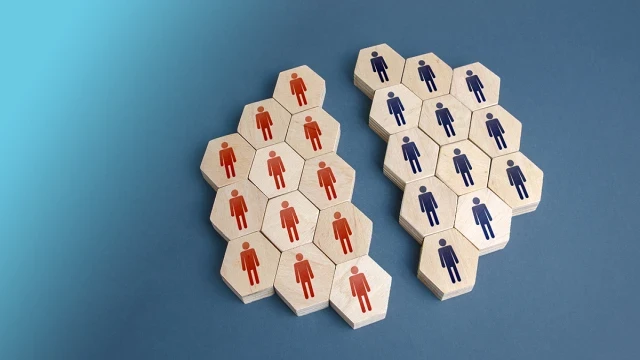 Sağ-sol mu, statüko-değişim mi açıklayıcı?