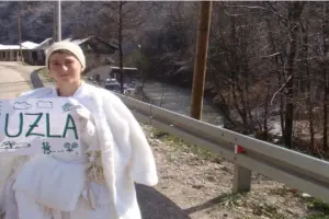 Bembeyaz gelinlik ve suskun topraklar: Bir yolculuğun ardında kalan soru