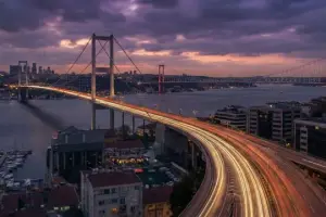 'Köprü Meselesi' ve siyasetin tersine çevrilmiş dünyası