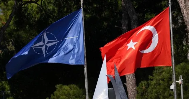 Sis perdesiyle örülü NATO Çokuluslu Kolordu Karargâhı (Mnc-Tür) ve Deniz Unsur Komutanlığı
