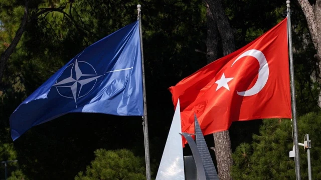 Sis perdesiyle örülü NATO Çokuluslu Kolordu Karargâhı (Mnc-Tür) ve Deniz Unsur Komutanlığı